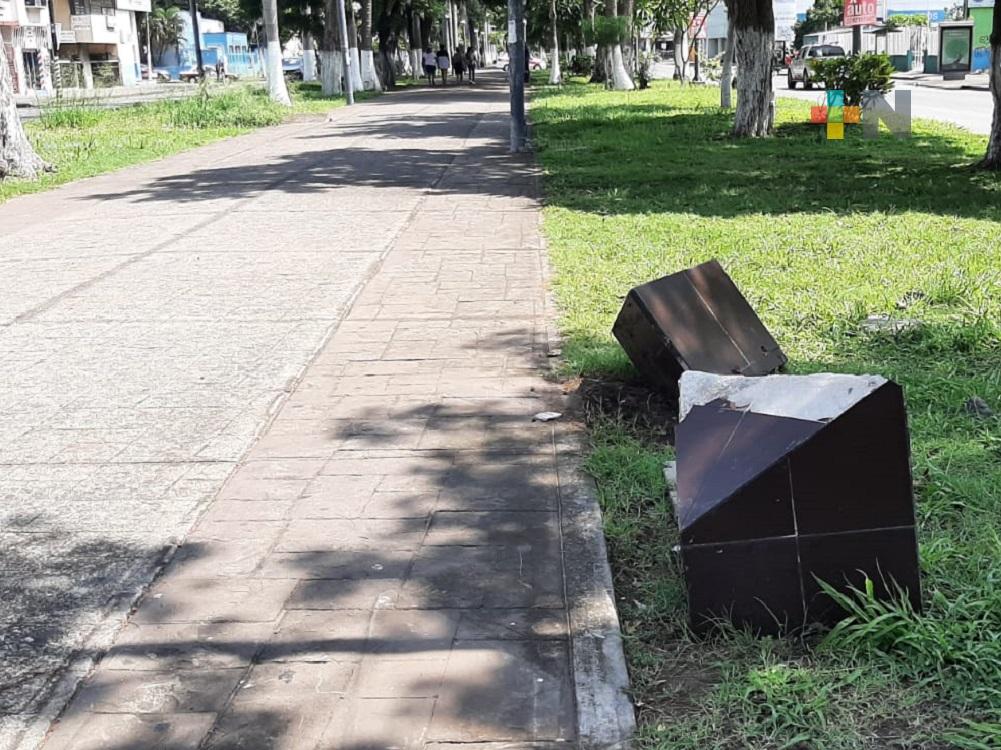 Vandalizan bancas instaladas en camellón de avenida Díaz Mirón de municipio de Veracruz