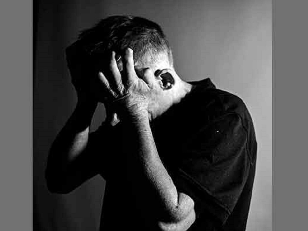 Varones viven enfermedades mentales en silencio; temen perder su “hombría”