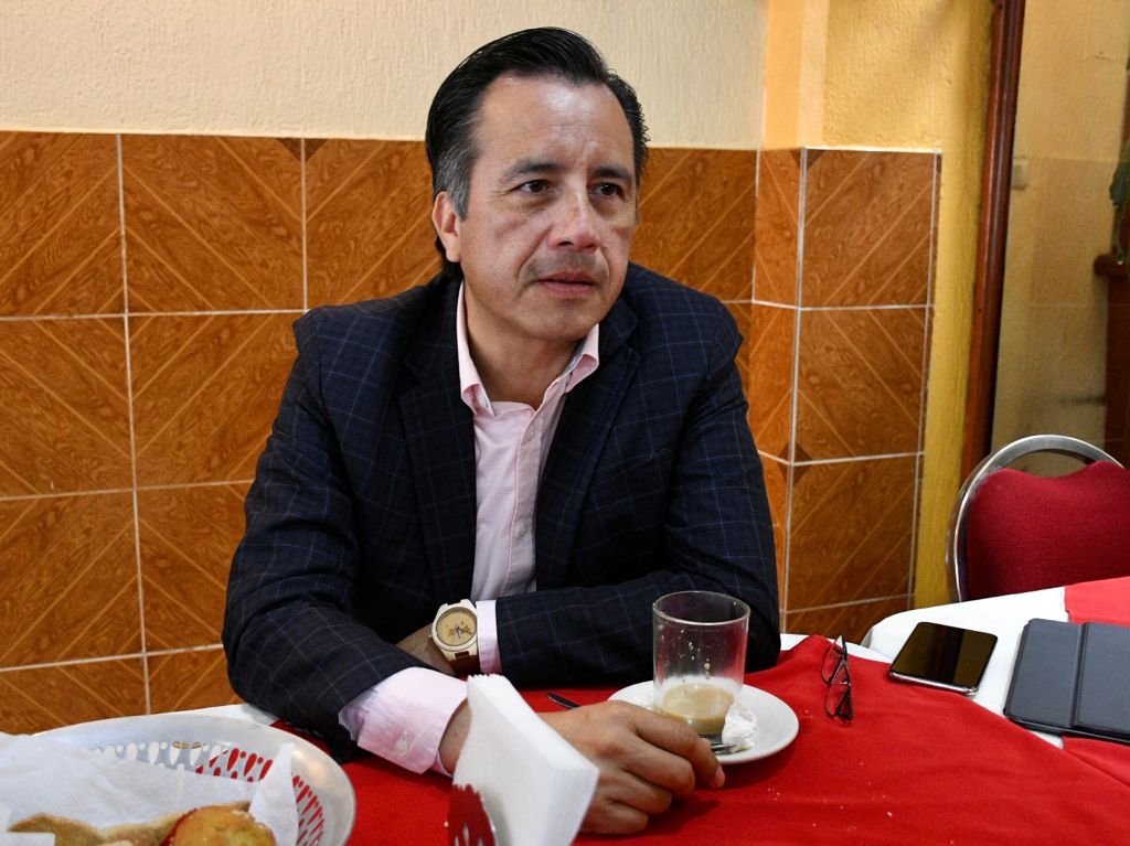 Reitera gobernador de Veracruz llamado a vacunarse y así superar la tercera ola de covid