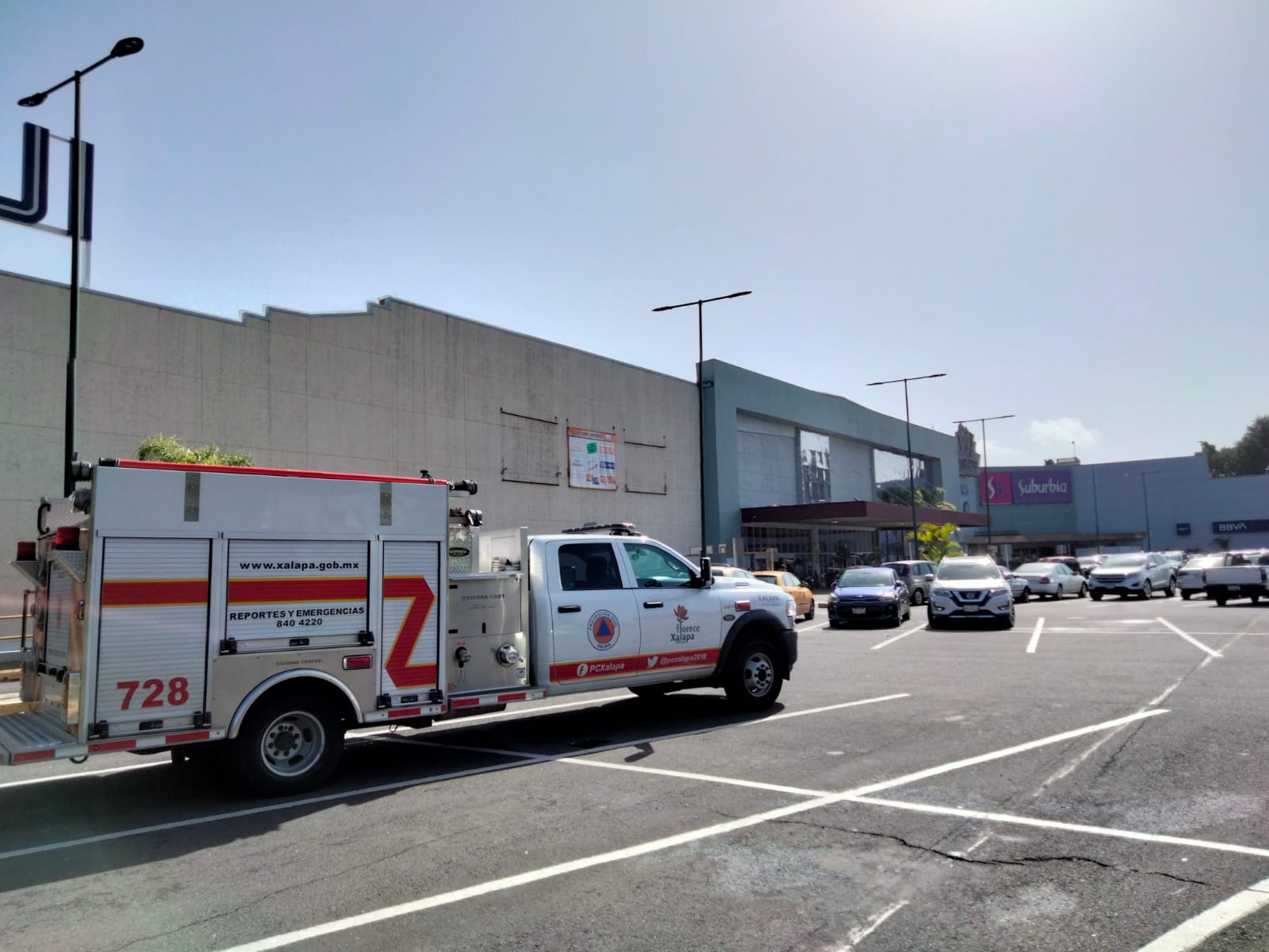 Solo pérdidas materiales dejó el incendio al interior de plaza comercial en Xalapa