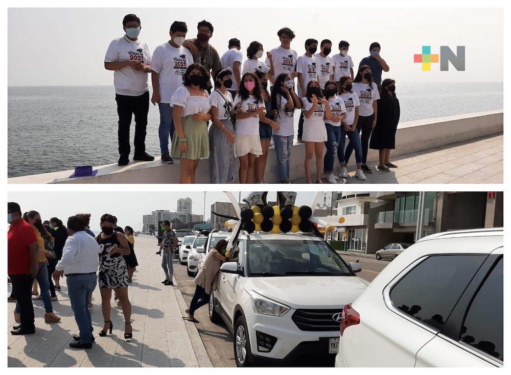 Con caravana vehicular, estudiantes de secundaria celebran fin de curso en Veracruz puerto