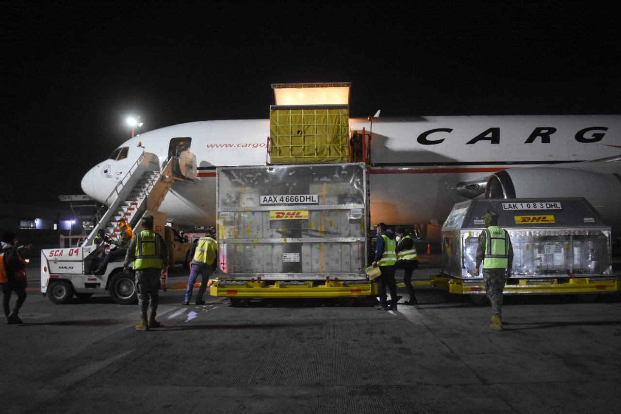 Recibe México nuevo embarque de vacunas contra COVID-19 del mecanismo COVAX