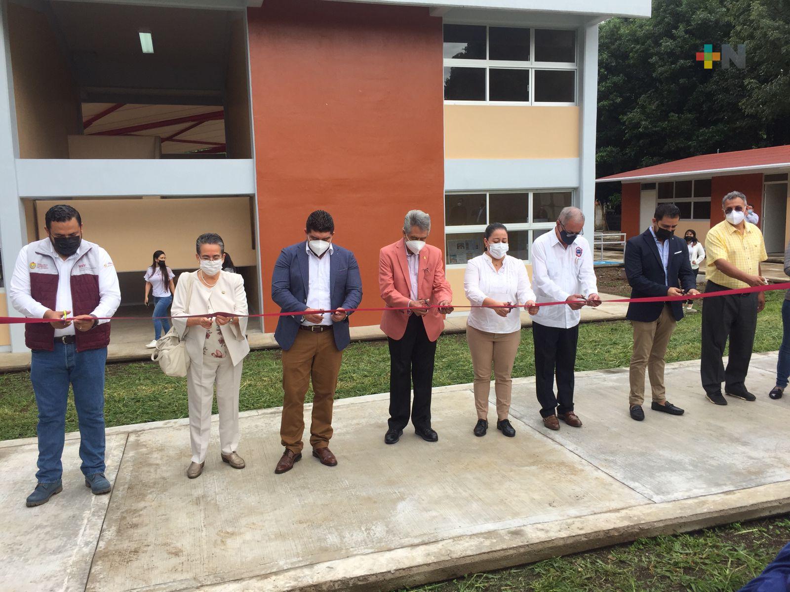 Entregan obra de la Telesecundaria Anexa a la Escuela Normal Veracruzana
