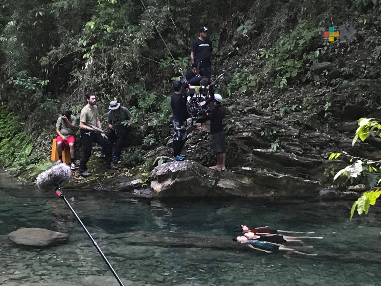 Viviana Zúñiga, joven veracruzana, comparte su experiencia en la película “Noche de fuego”