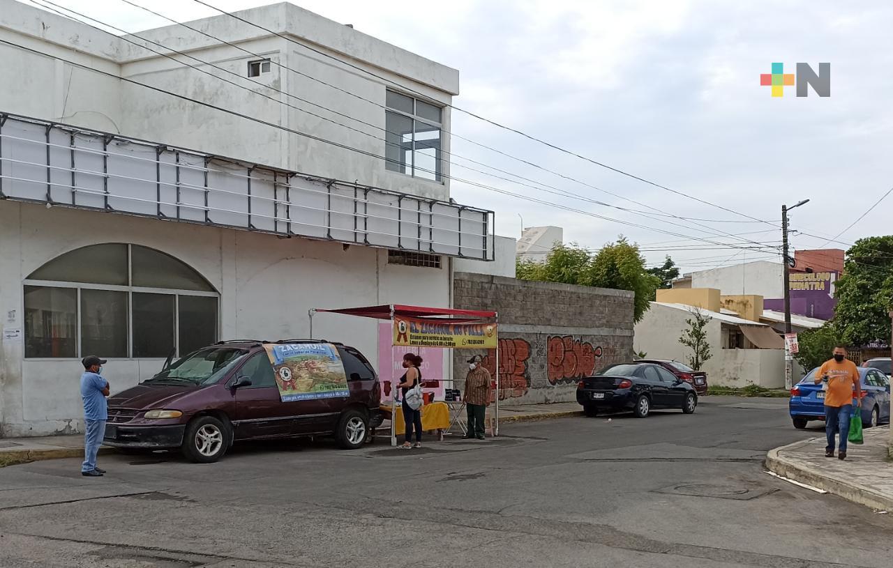 Sujetos en motocicleta despojan a mujer de su bolso; piden más presencia de Policía Municipal