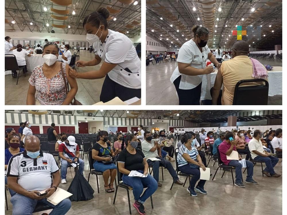 Con agilidad la vacunación de personas de 40 a 49 años en Boca del Río