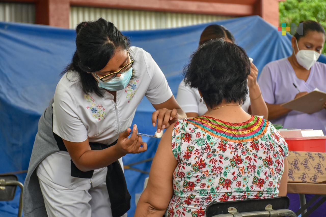 En municipios del sur de Veracruz, inició aplicación de vacuna anticovid para personas de 30 a 39 años