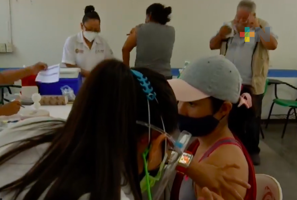 En 12 ciudades de Veracruz inició vacunación para personas de 30-39 años: Manuel Huerta