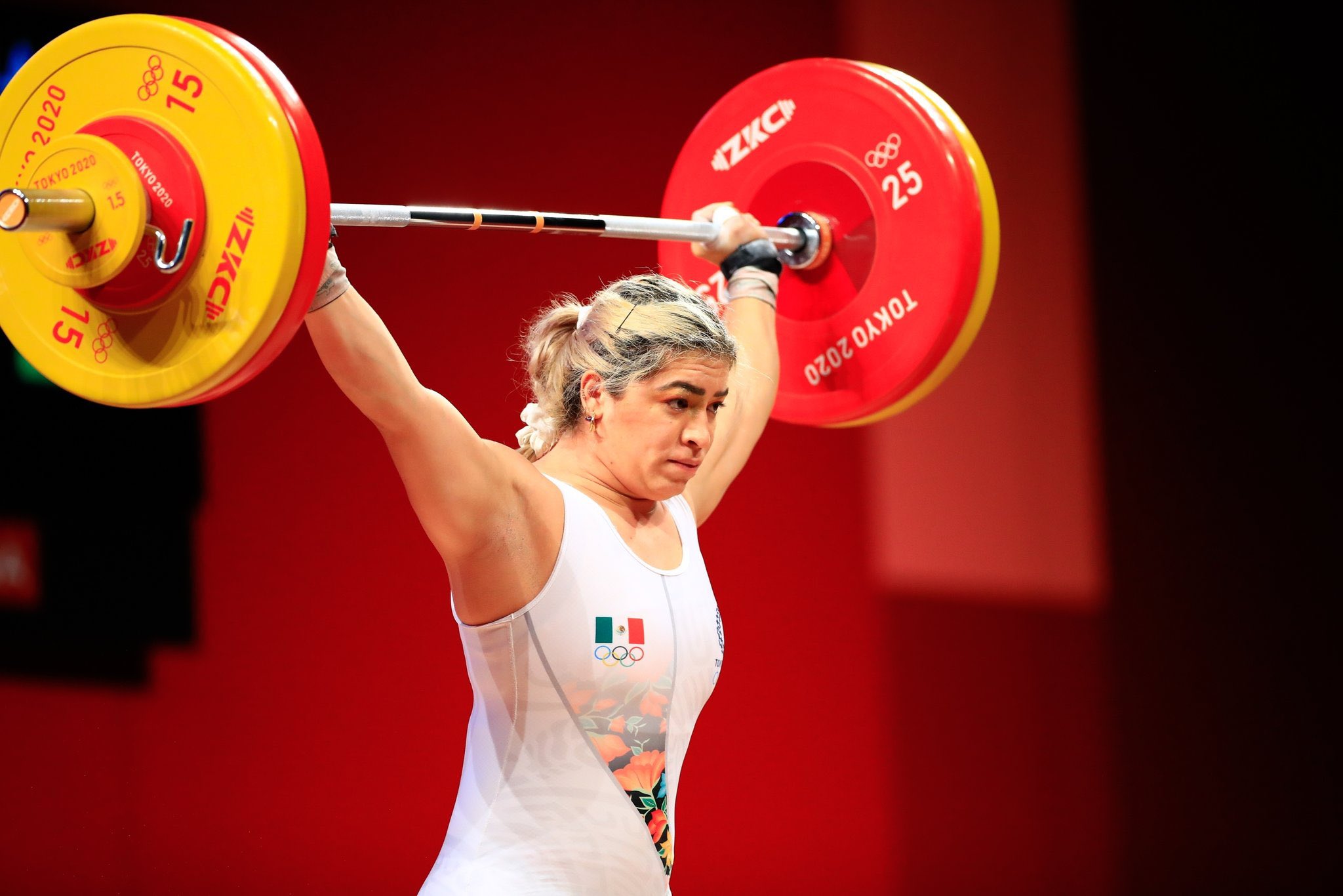 Otro bronce para México; Aremi Fuentes logró el tercer lugar en levantamiento de pesas