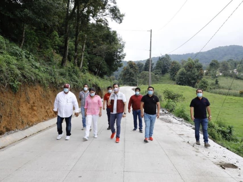 El gobernador Cuitláhuac García supervisó obra caminera en el municipio de San Andrés Tlanelhuayocan