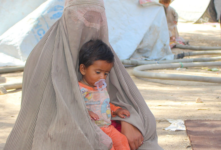 Mujeres y niñas desplazadas sufren mayores consecuencias de escalada del conflicto en Afganistán
