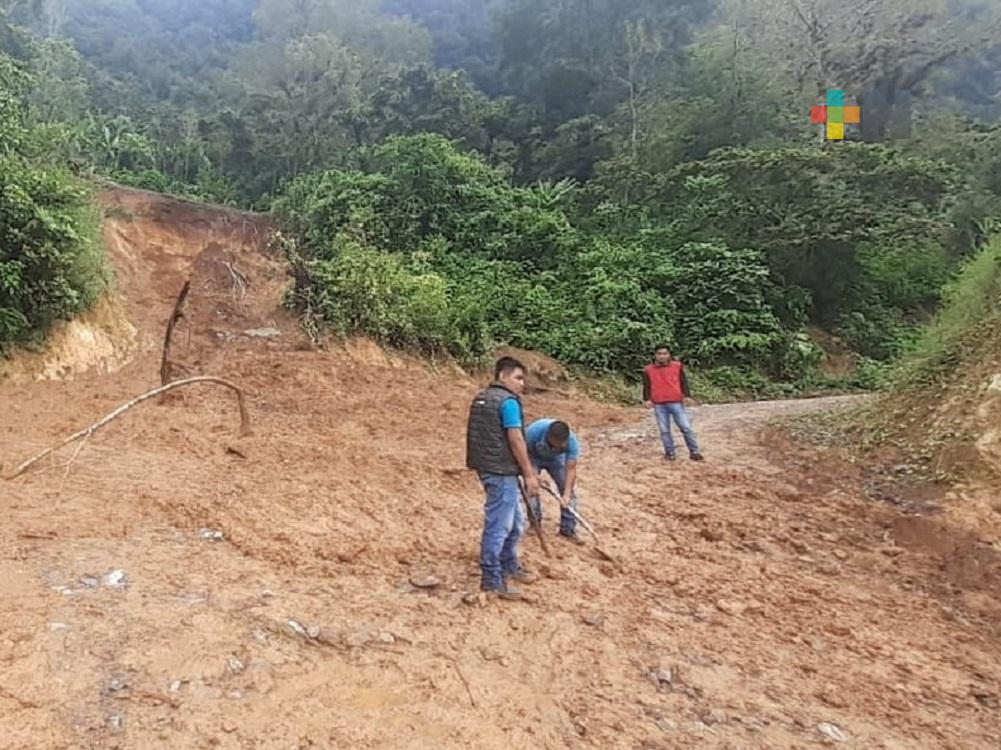 Atienden afectaciones de vías de comunicación en municipios de zona centro de Veracruz