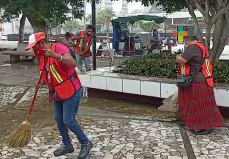 Barrenderos piden no tirar cubrebocas en la calle por riesgo de contagio de coronavirus