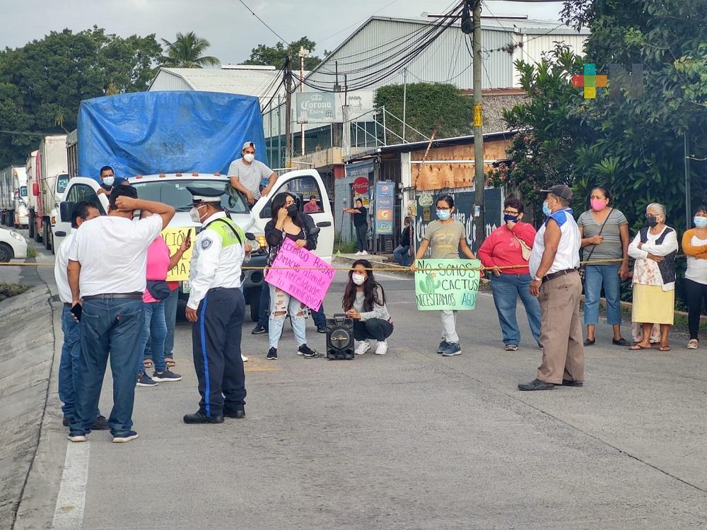 Comunidades de Amatlán, levantaron bloqueo en carretera tras diálogo con alcalde