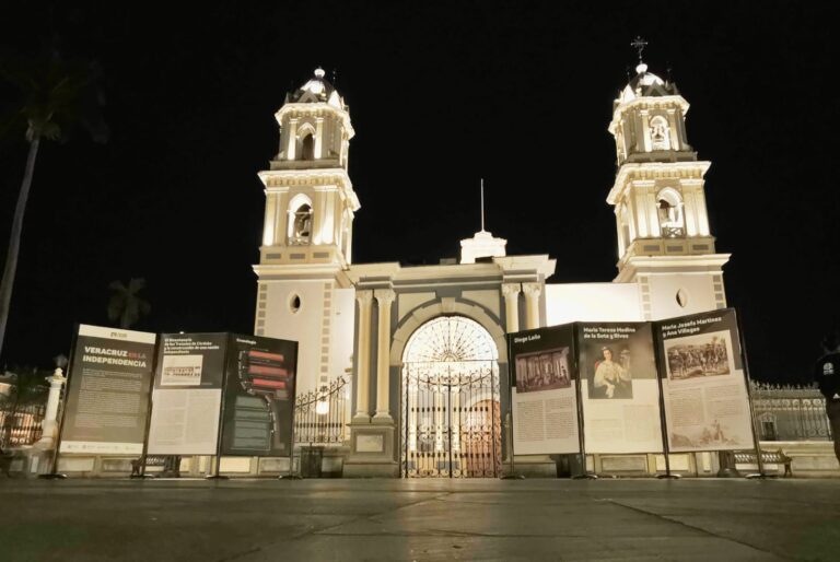 Presentan en Córdoba la galería móvil Veracruz en la Independencia