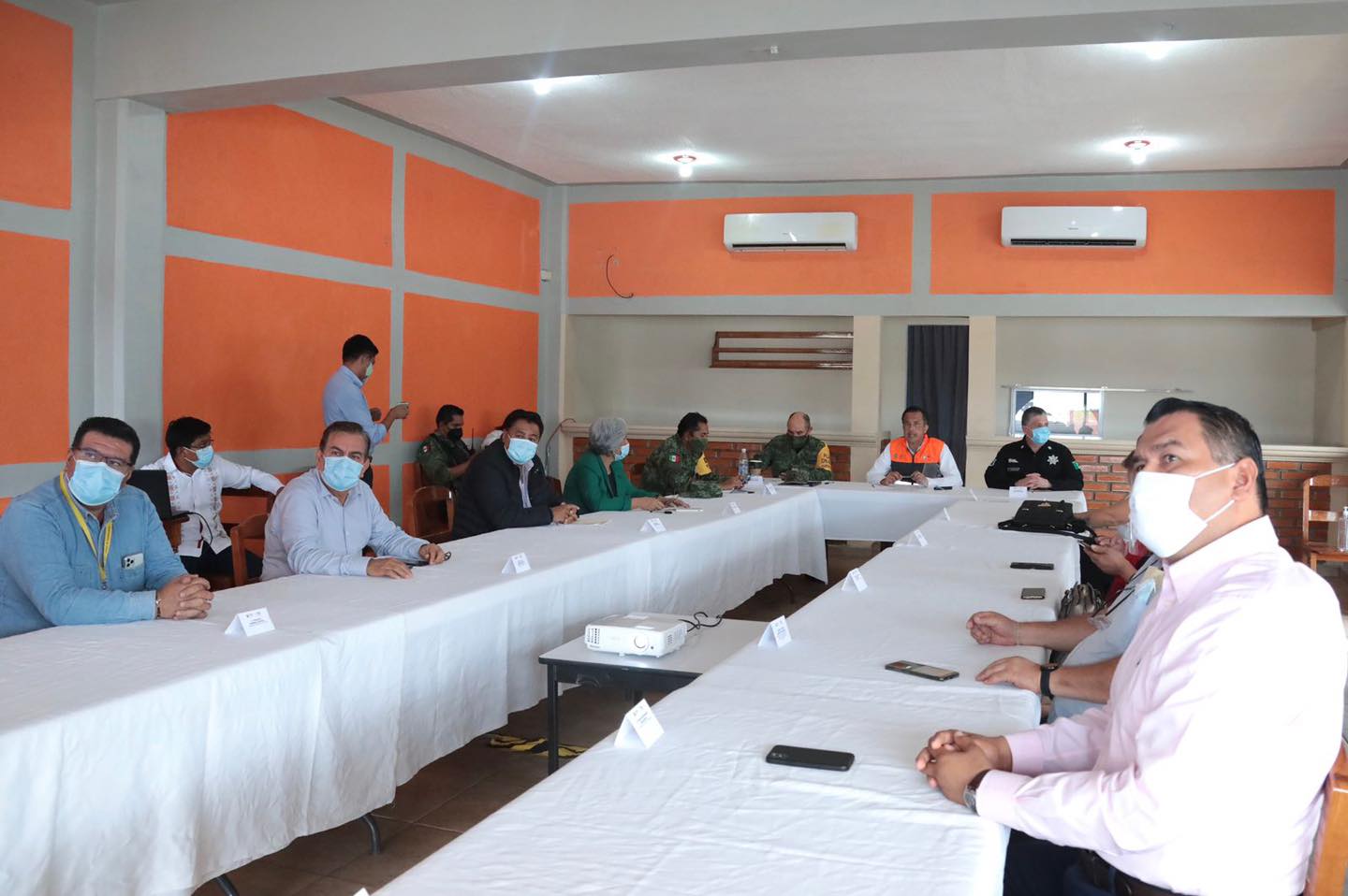 Ante llegada de Grace, gobernador de Veracruz se reúne con autoridades municipales de la región de Tlapacoyan