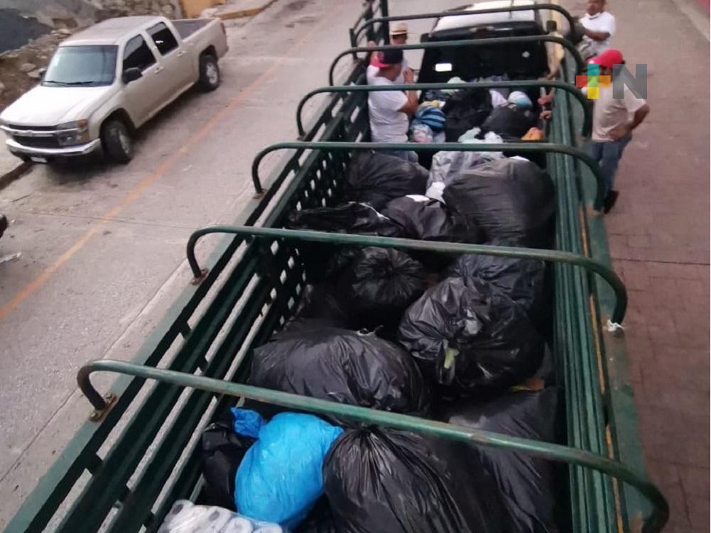 Entregó diputado electo Armando Gómez, insumos a población afectada por huracán Grace