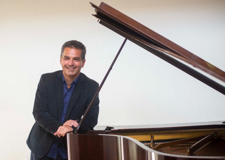 Comparte IVEC el trabajo de artistas escénicos en la serie “Hablemos de Música”