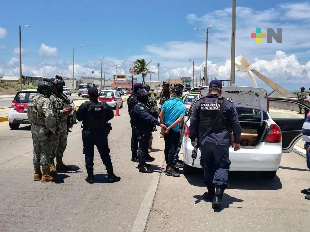 En revisiones efectuadas a taxistas en Coatzacoalcos, autoridades encontraron droga