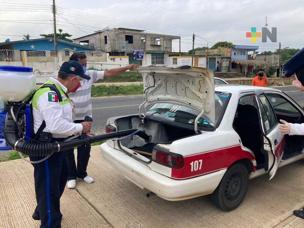 En Cosoleacaque desinfectaron más de 300 taxis para evitar contagios de coronavirus