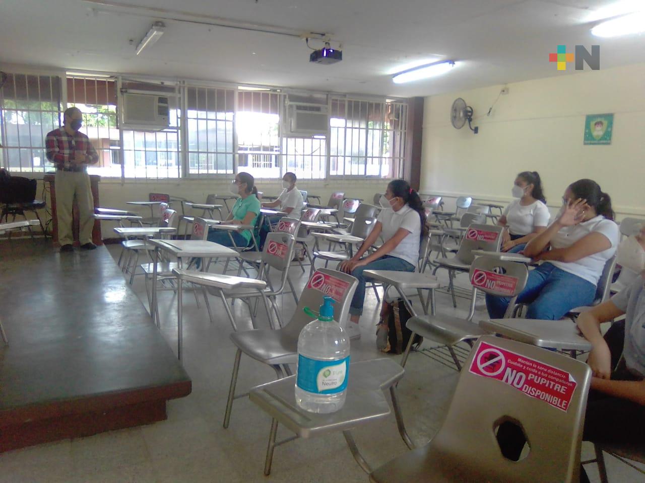 Padres de familia colaboran para prevenir contagios de Covid-19 en escuelas