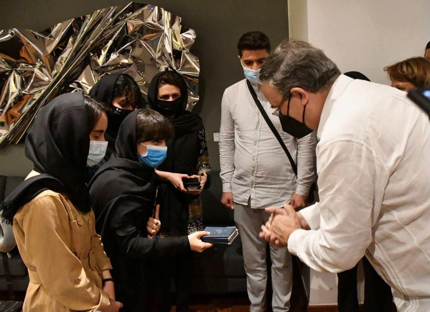 SRE amplía oportunidades de educación superior para personas refugiadas y solicitantes de asilo