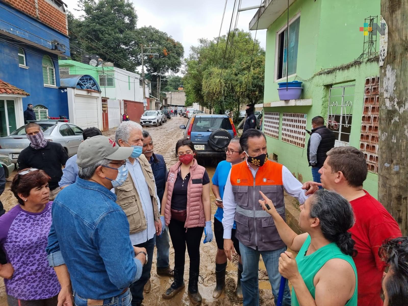 Recorren el gobernador y presidente municipal zonas afectadas en Xalapa