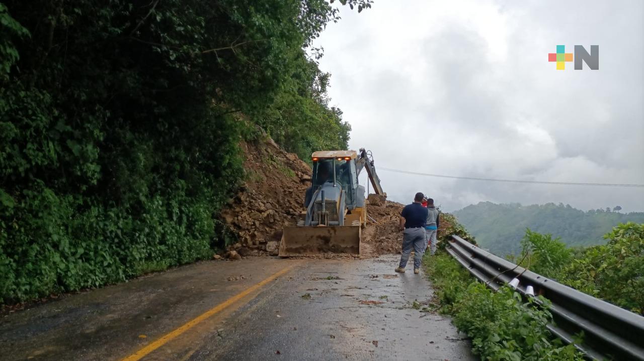 Deslave provoca cierre carretero en Los Reyes