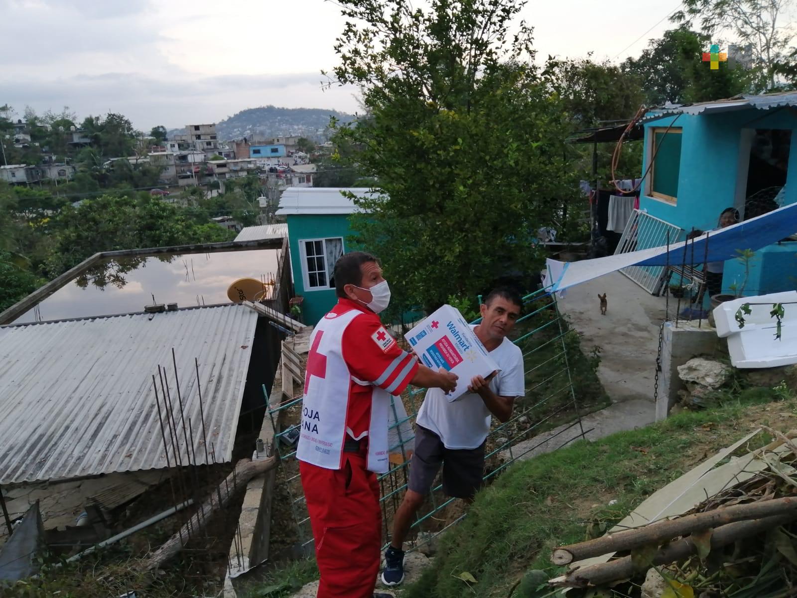 Cruz Roja Mexicana continúa entregando ayuda a damnificados en Veracruz
