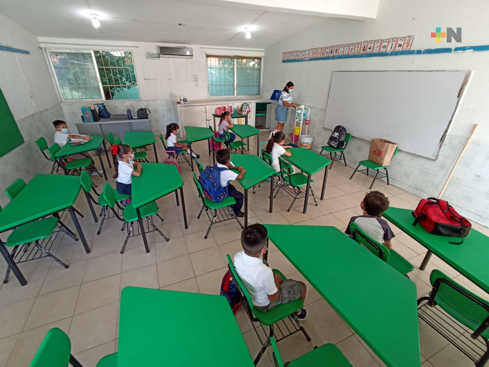 Solo cinco casos confirmados de COVID-19 en escuelas con clases presenciales: Zenyazen Escobar