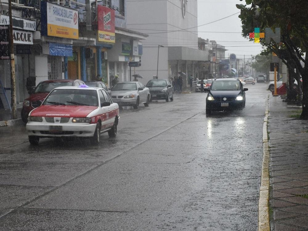 Próximas 24 horas se mantendrán nublados con lluvias/lloviznas en Veracruz