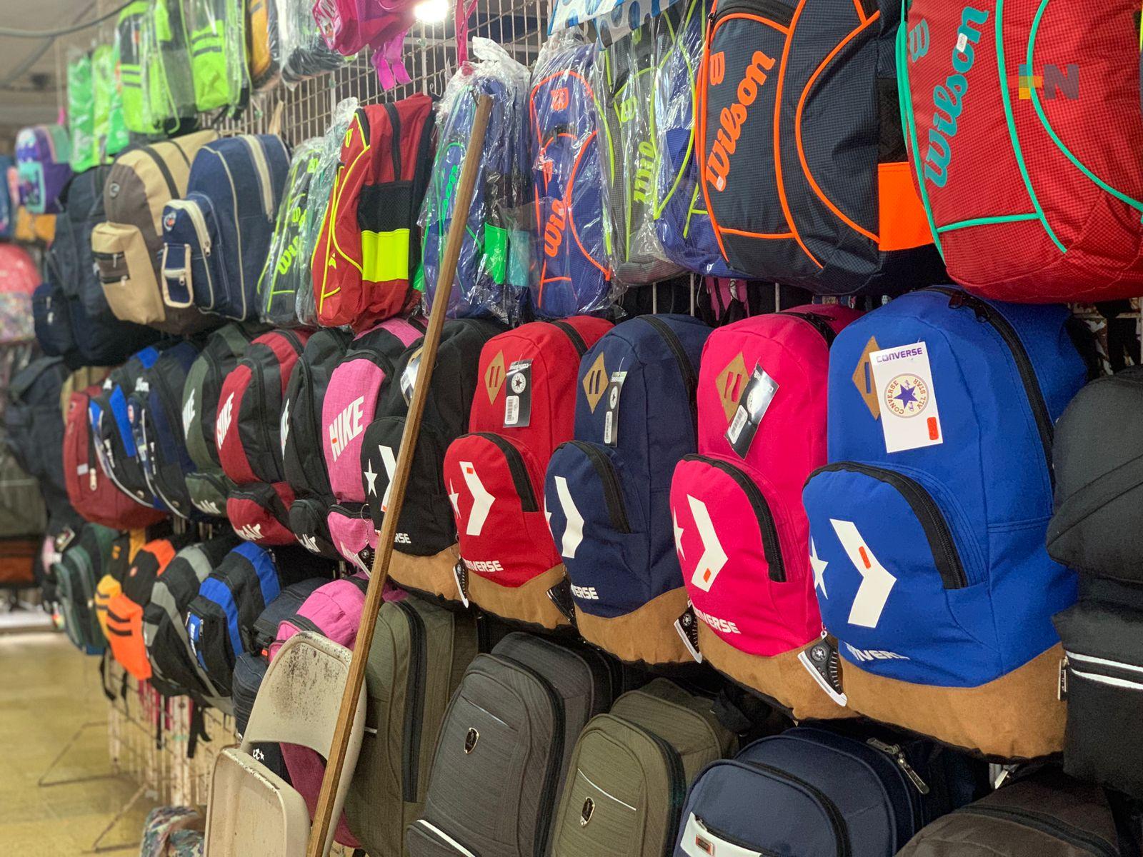 Comerciantes de mochilas y útiles escolares esperan reactivación económica con inicio de clases presenciales