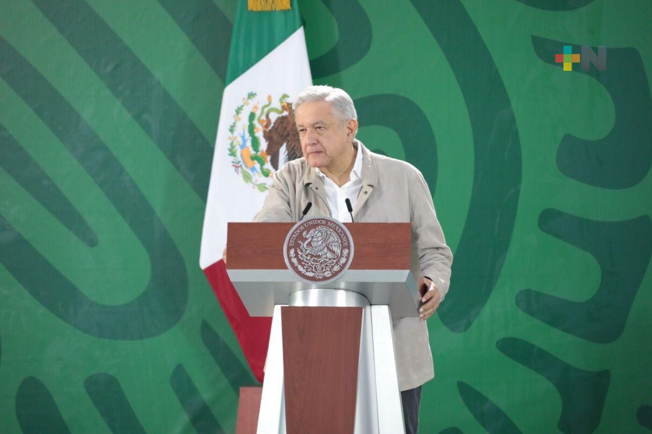 En Veracruz habrá regreso a clases, ya estamos atendiendo las escuelas afectadas: AMLO