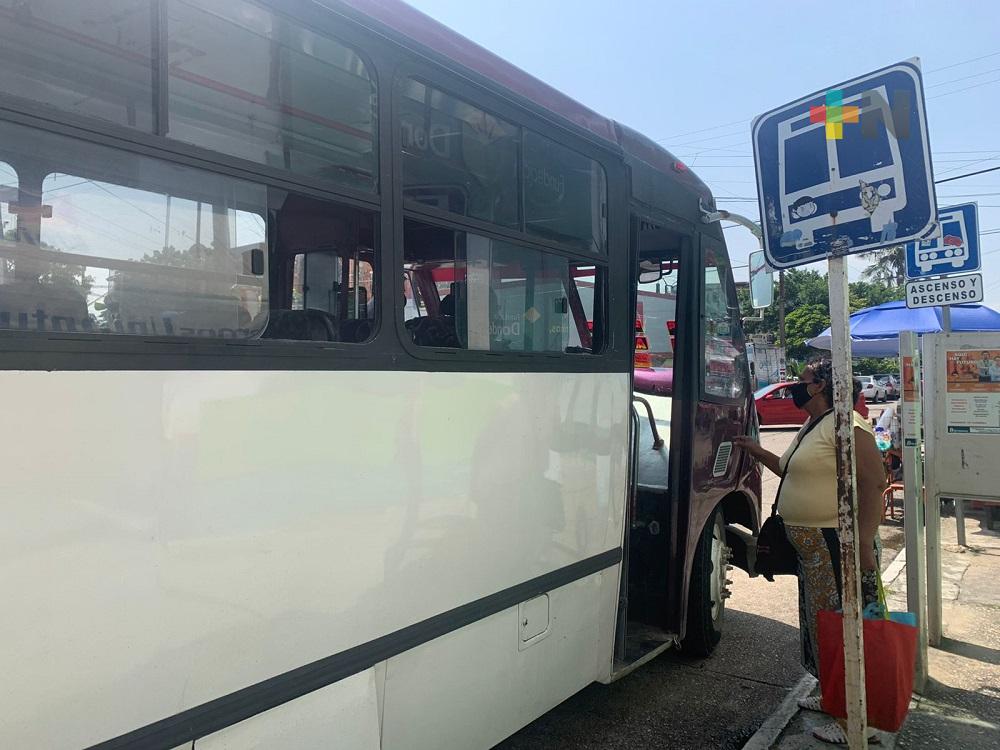 Poco movimiento presentaron urbaneros de Coatzacoalcos en inicio de clases