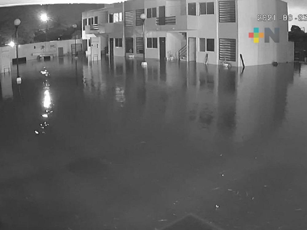 Por constantes lluvias se inunda fraccionamiento en Coatzacoalcos, drenaje no se da abasto