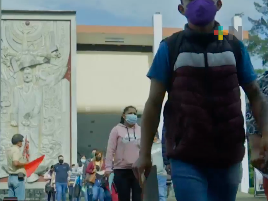 Continúa inmunización de la población de 18 a 29 años en la Escuela Normal Veracruzana