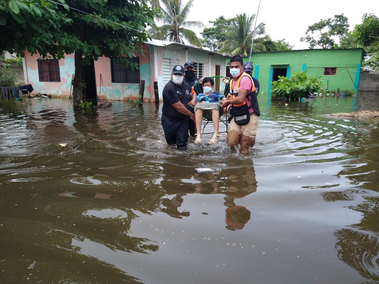 Reporta Protección Civil Estatal afectaciones en 15 municipios por Onda Tropical 23 y 24