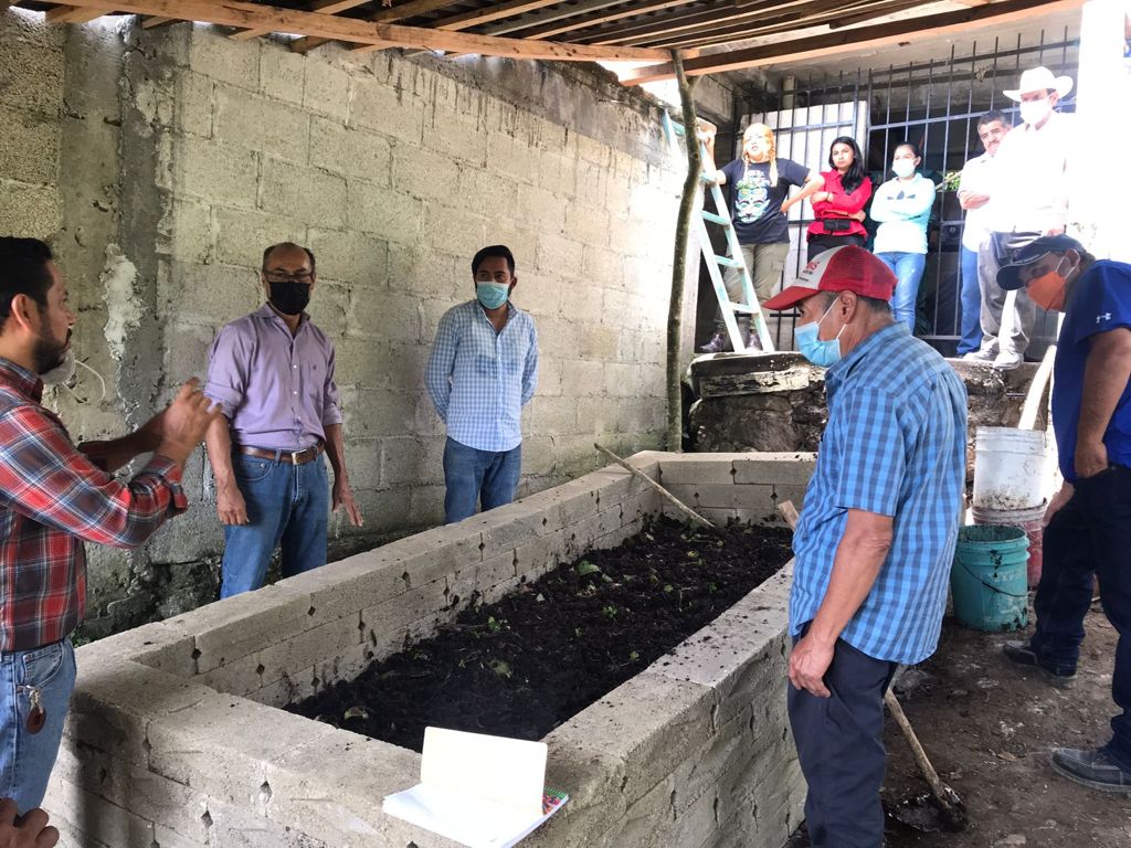 Investigadores del Tecnológico Superior de Xalapa se reunieron cafetaleros de Jilotepec