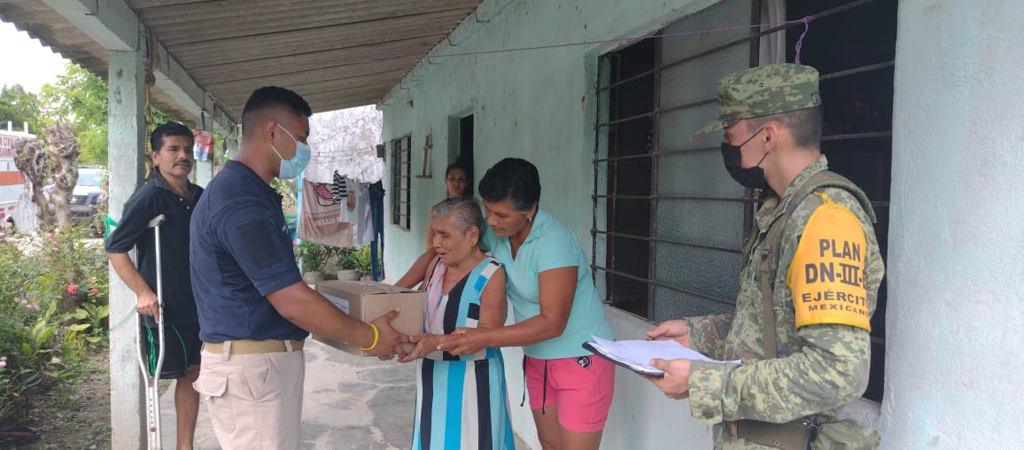 Militares distribuyeron despensas en comunidades de municipios del norte de Veracruz