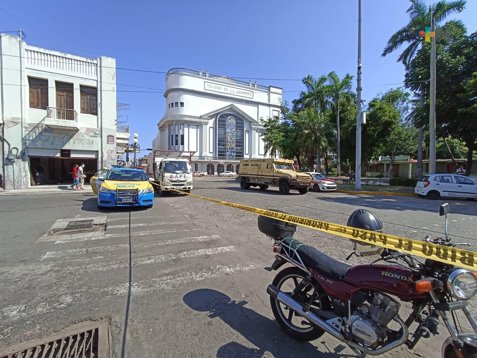 Con cierres viales, baja afluencia de personas en zona de mercados de Veracruz puerto