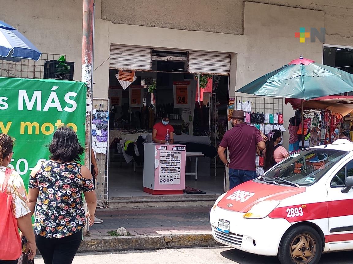 Comerciantes de Coatzacoalcos mantienen medidas ante tercera ola de contagios de COVID-19