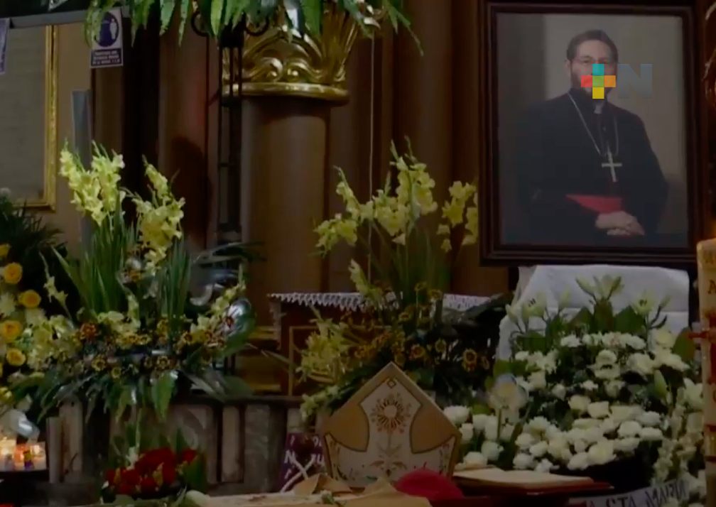Continúa duelo por muerte del arzobispo de Xalapa