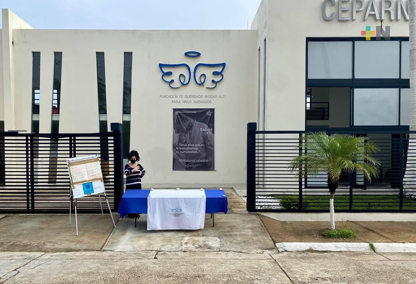 Piden apoyo para tratamiento de niño quemado en Oteapan