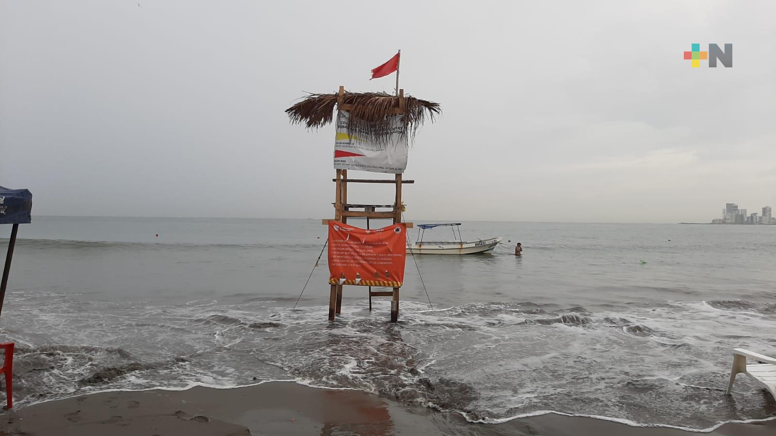 Retiran a bañistas de playa Villa del Mar