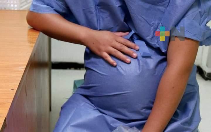 IMSS en Coatzacoalcos llama a embarazadas a vacunarse contra COVID-19 y evitar celebraciones