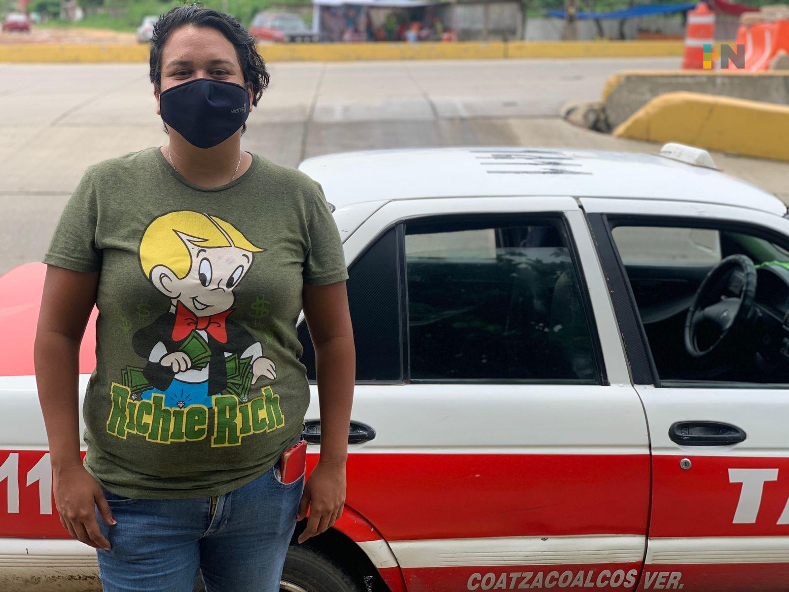 Incrementa número de mujeres taxistas en Coatzacoalcos