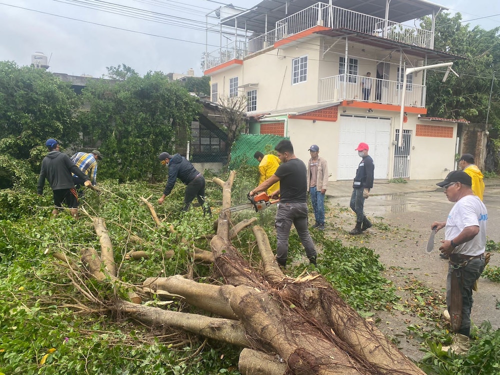 Resultó muy afectado el municipio de Coatzintla por paso del huracán Grace