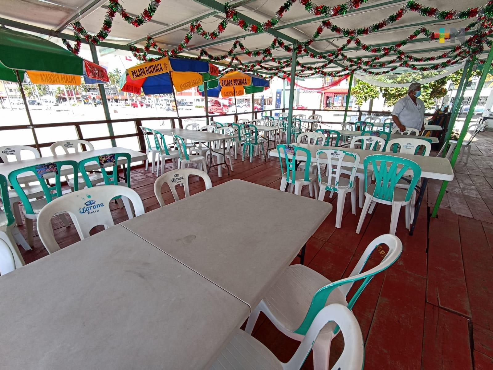 Palaperos de playa Villa del Mar de Veracruz, en crisis por tercera ola de COVID-19