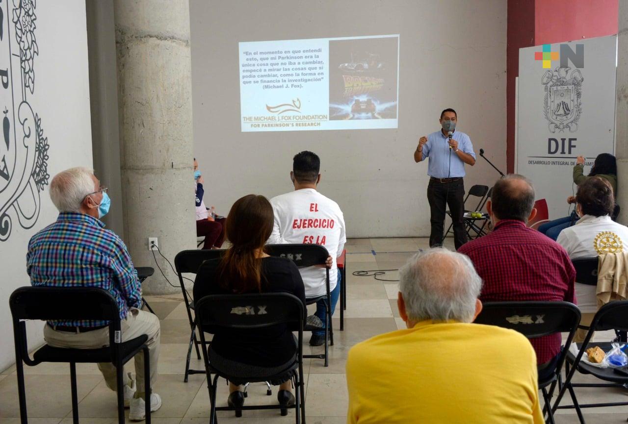 Efectuaron taller de Parkinson en DIF Xalapa
