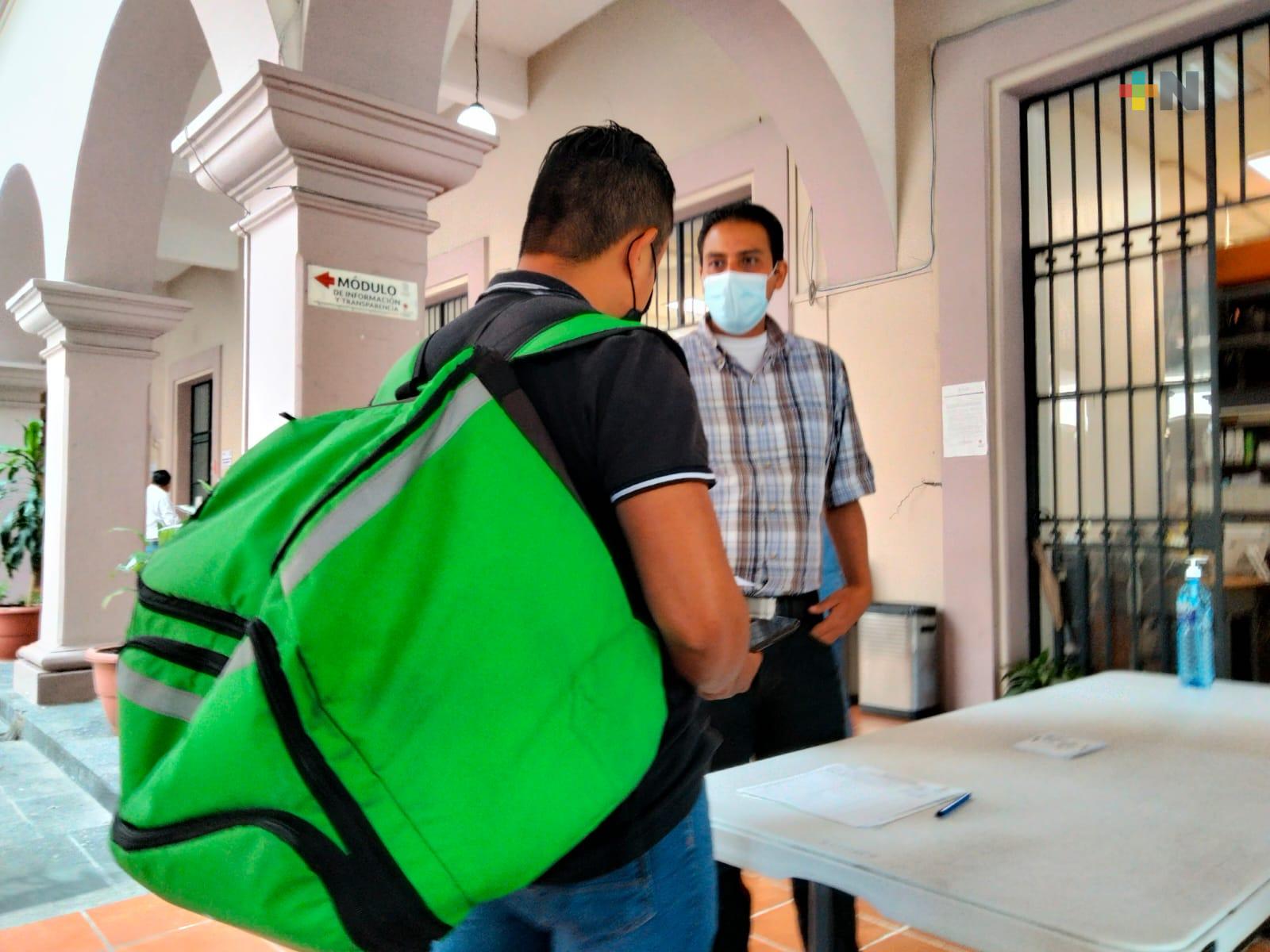 Ayuntamiento renovó permisos a motorepartidores para circular por el centro de Xalapa